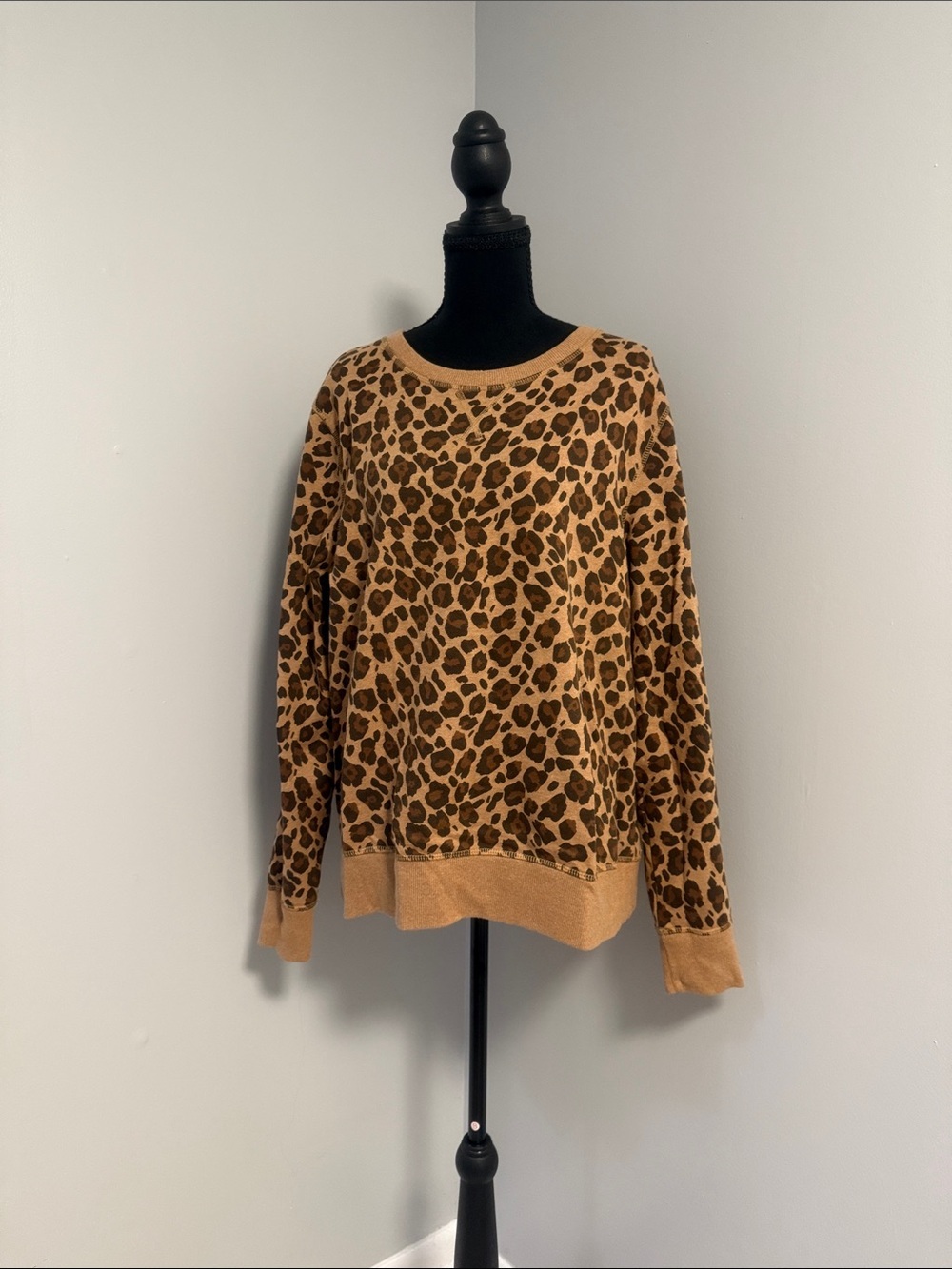 Amazon Essentials Leopard Print Pullover Sweatshirt - Camel & Dark Brown